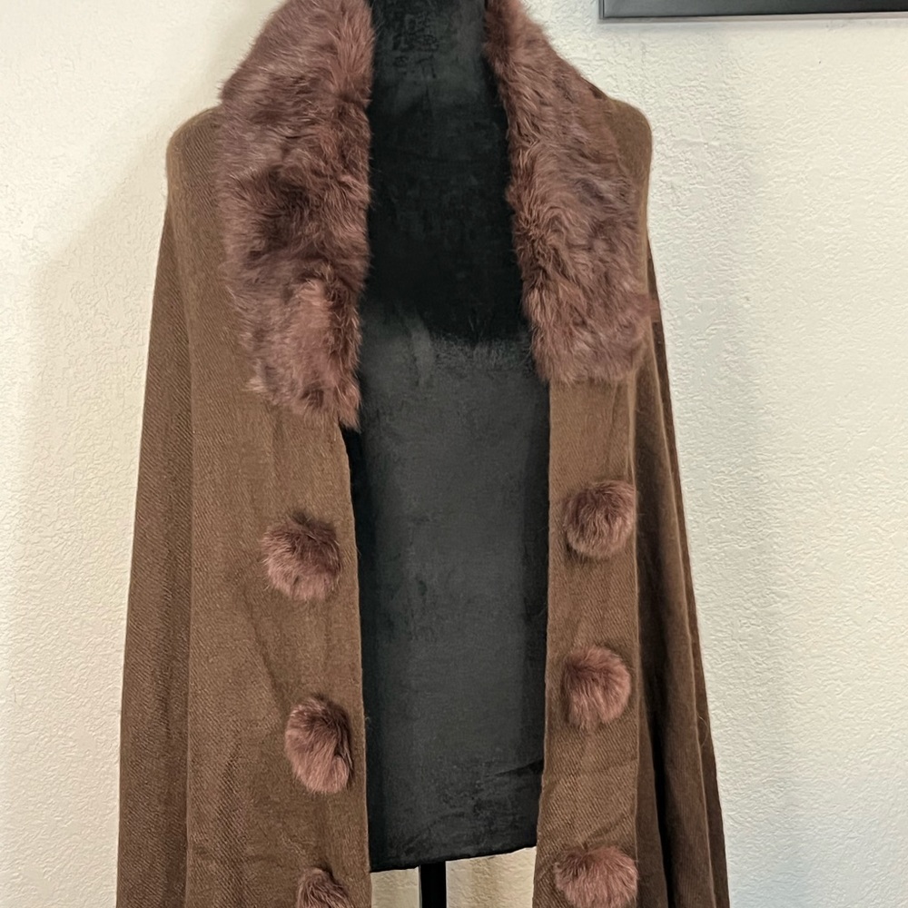 Warm shawl with faux fur